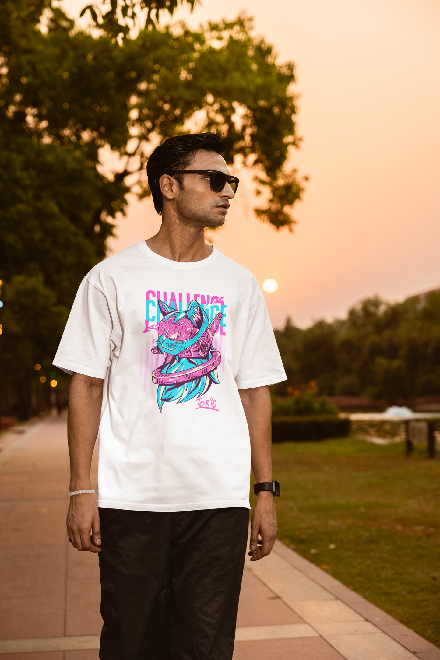 Emonke Oversized White Graphic T-Shirt for Men – Wild Cat